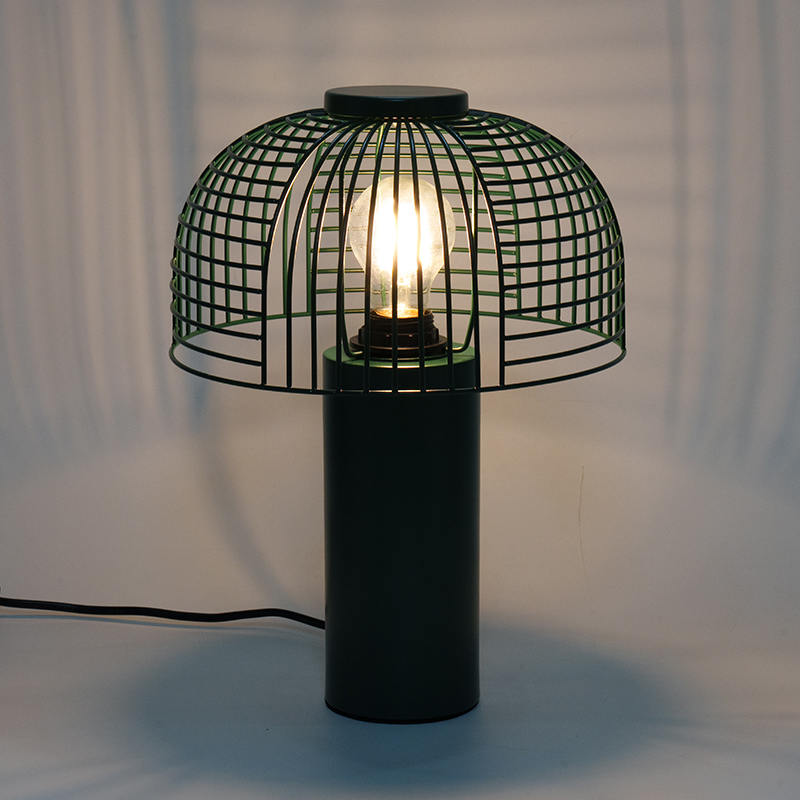 Klietka čiernej klietky kovaná železná stolová lampa