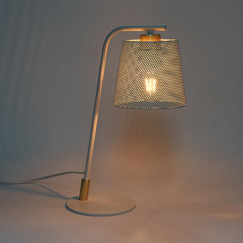 Stolová lampa z kovaného kovanému železniu