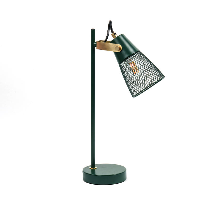 Hotelová spálňa kovová dutá železná stolová lampa
