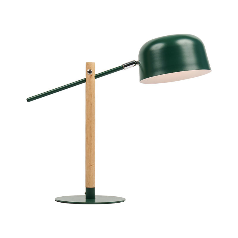 Stolová lampa na čítanie v kancelárii