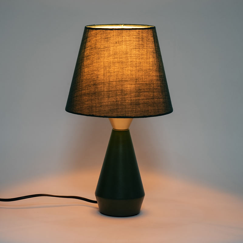 Retro európska kovová nočná lampa