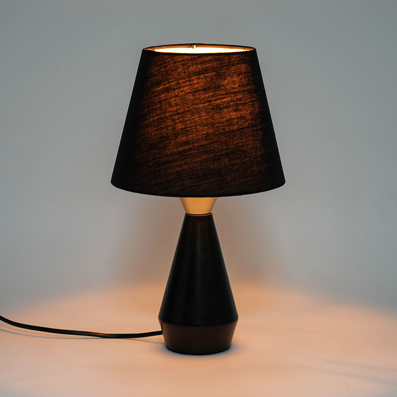 Retro európska kovová nočná lampa