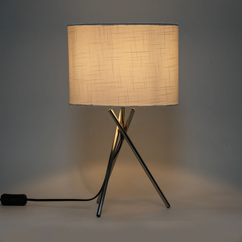 Stolová lampa z nehrdzavejúcej ocele