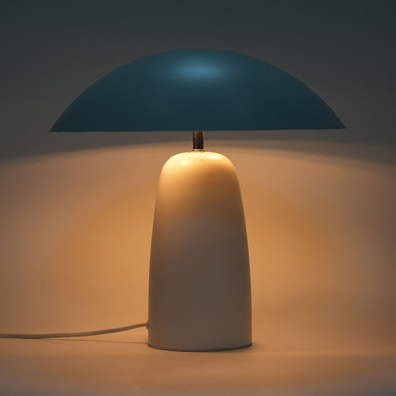 Stolová lampa v tvare kovových húb