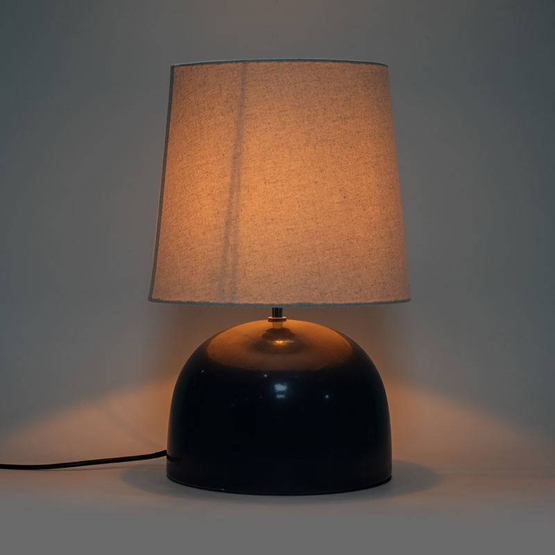 Veľká jednoduchá keramická stolová lampa s okrúhlym dnom