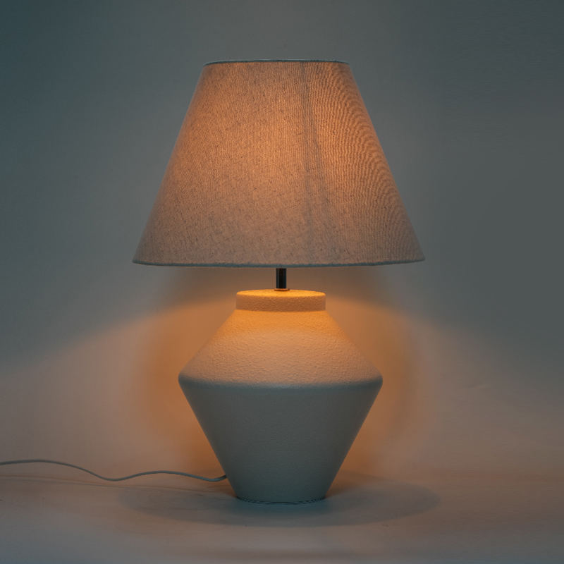 Geometrická keramická stolová lampa