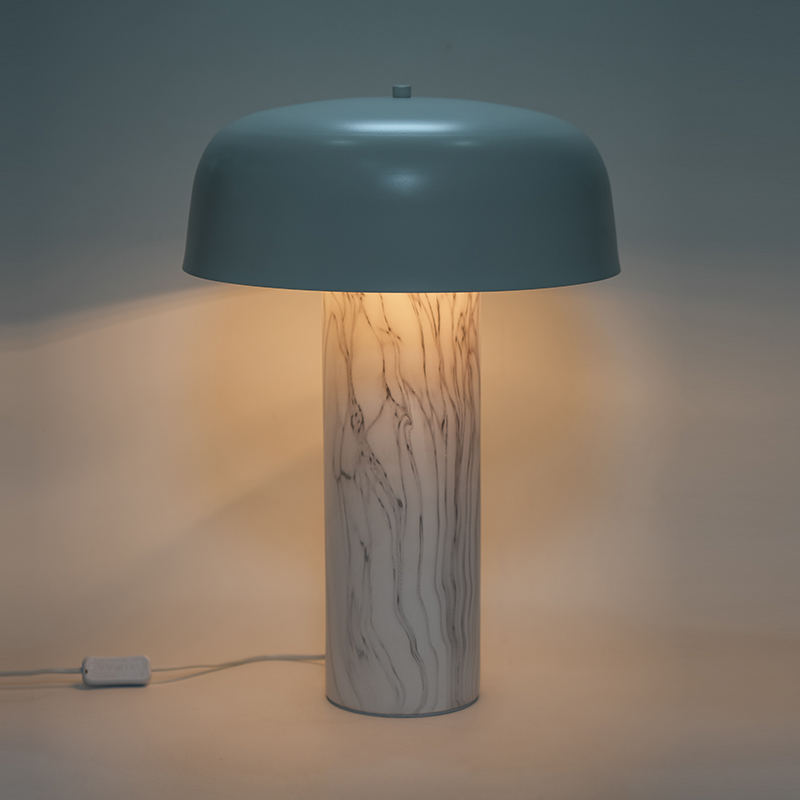 Nordická mramorová stolová lampa