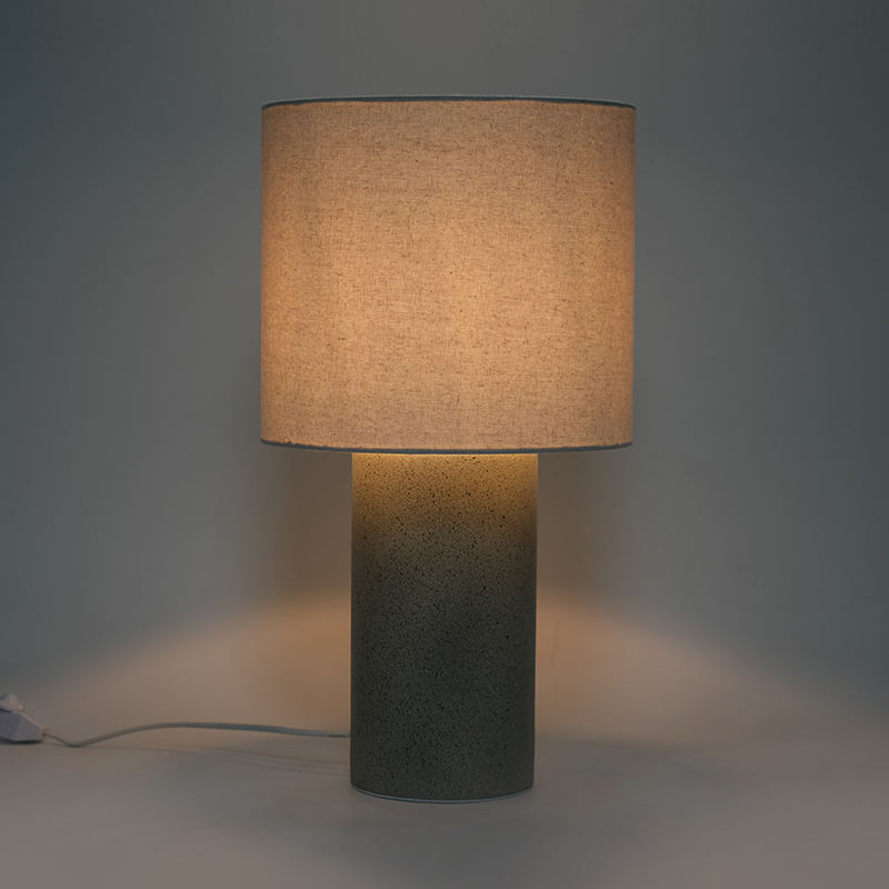 Keramická stolová lampa valcovej spálne