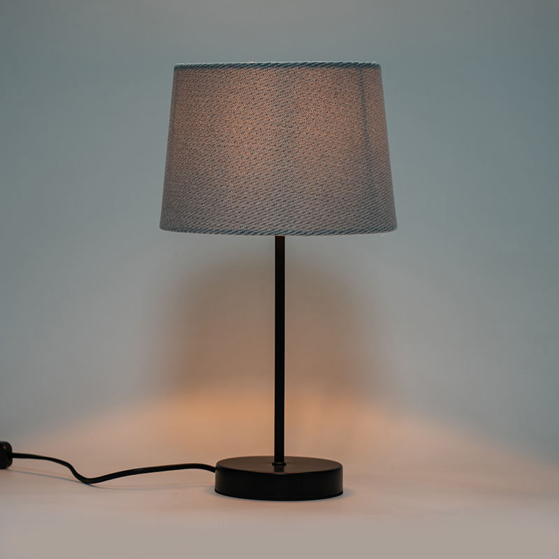 Retro hardvérová stolová lampa