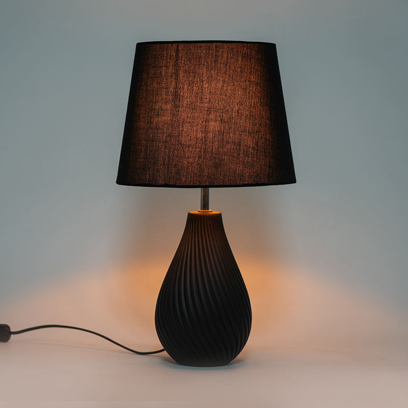Jednoduchá domáca spálňa nočná stolová lampa