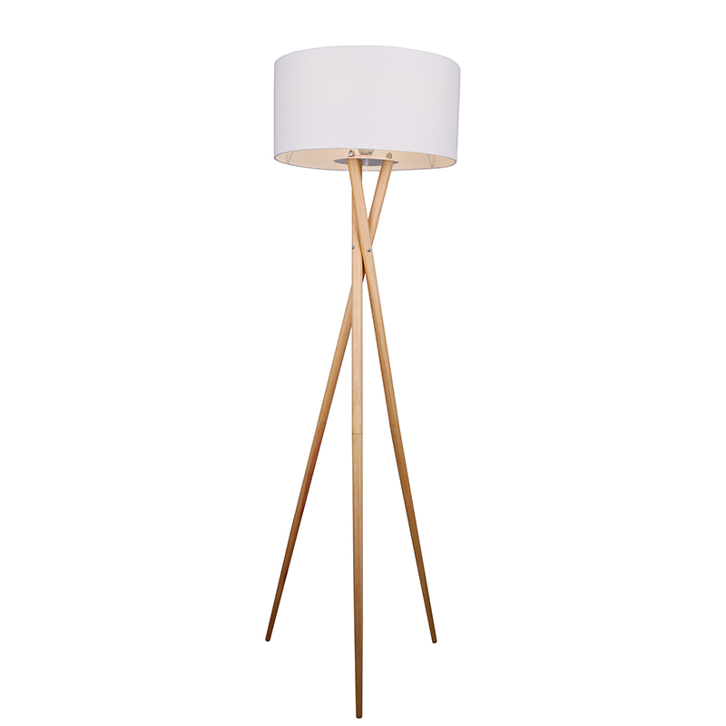 Drevená trojnohá jednoduchá stolová lampa