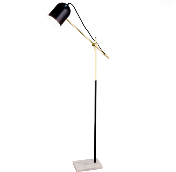 Ako je nastavená kovové nastaviteľné rameno tohto kovového nastaviteľného ramena mramorovej základnej poschodovej lampy?