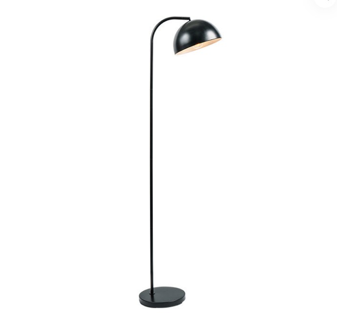 Aké bezpečnostné opatrenia by sa mali prijať pri inštalácii a umiestnení stolovej lampy?