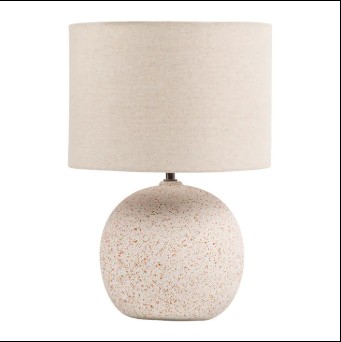 Môže dekoratívna stolová lampa zmeniť náladu v miestnosti?